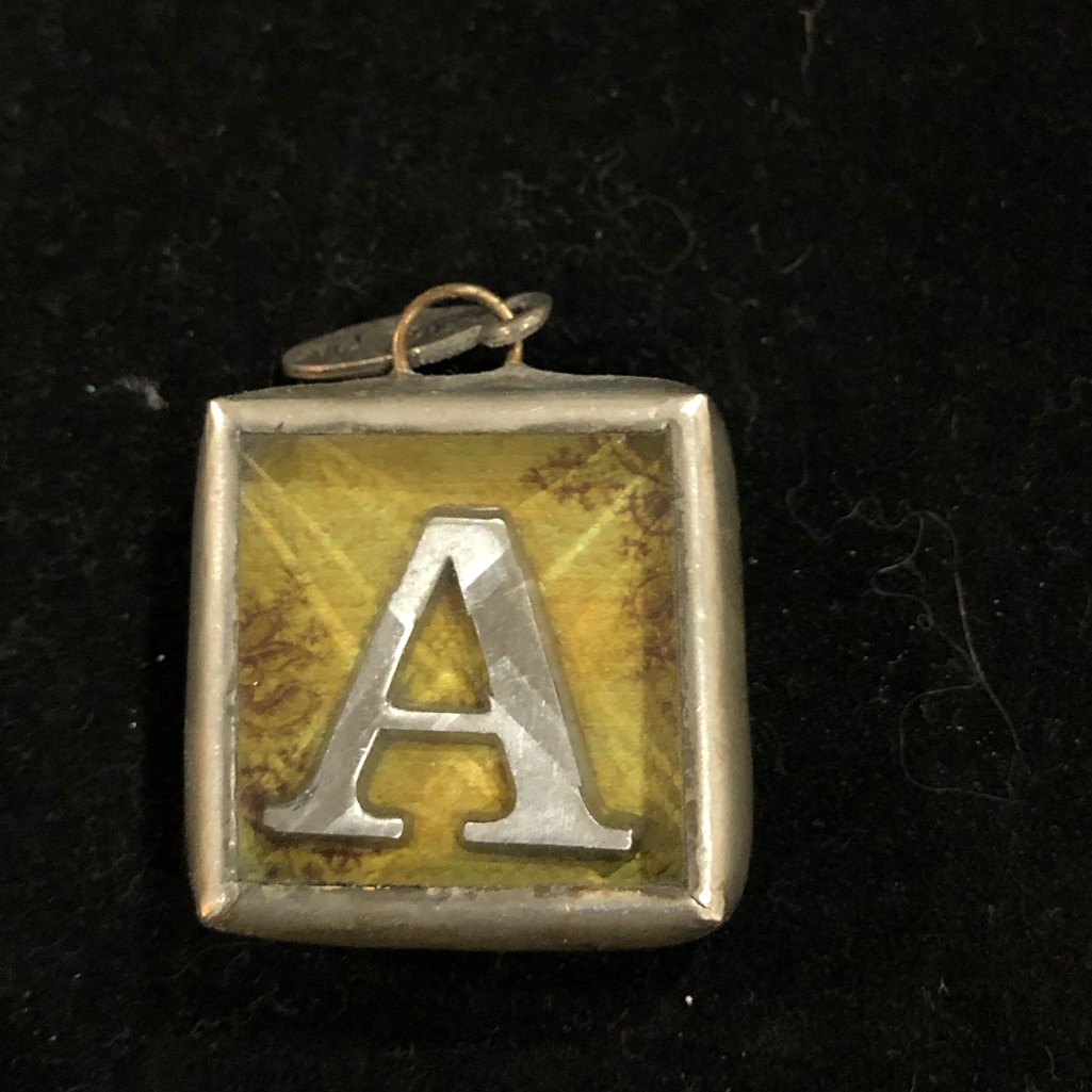 A Initial Charm 15$
